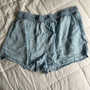 Women’s Flowy Denim Wash Shorts